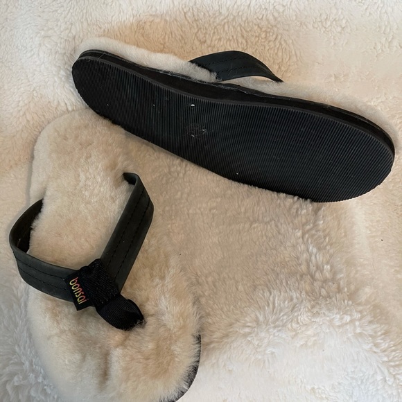 Slippers - Picture 2 of 2